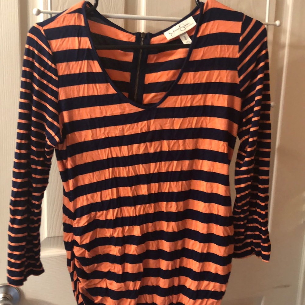 Jessica Simpson maternity shirt